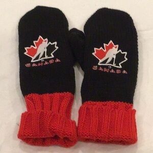 Team Canada Hockey Lined Mittens